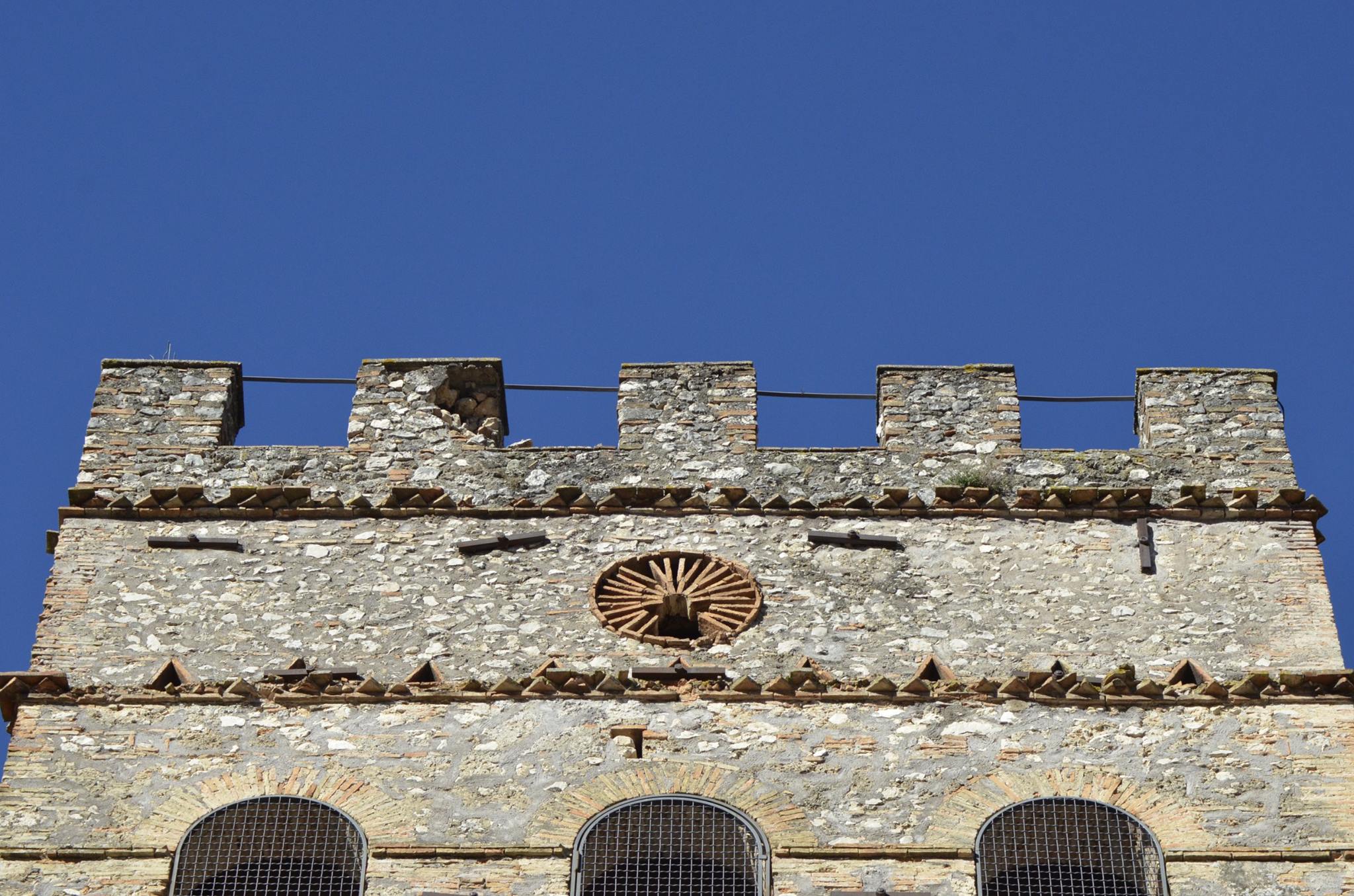 Terremoto. Danneggiata la torre merlata del Castello Brancaccio